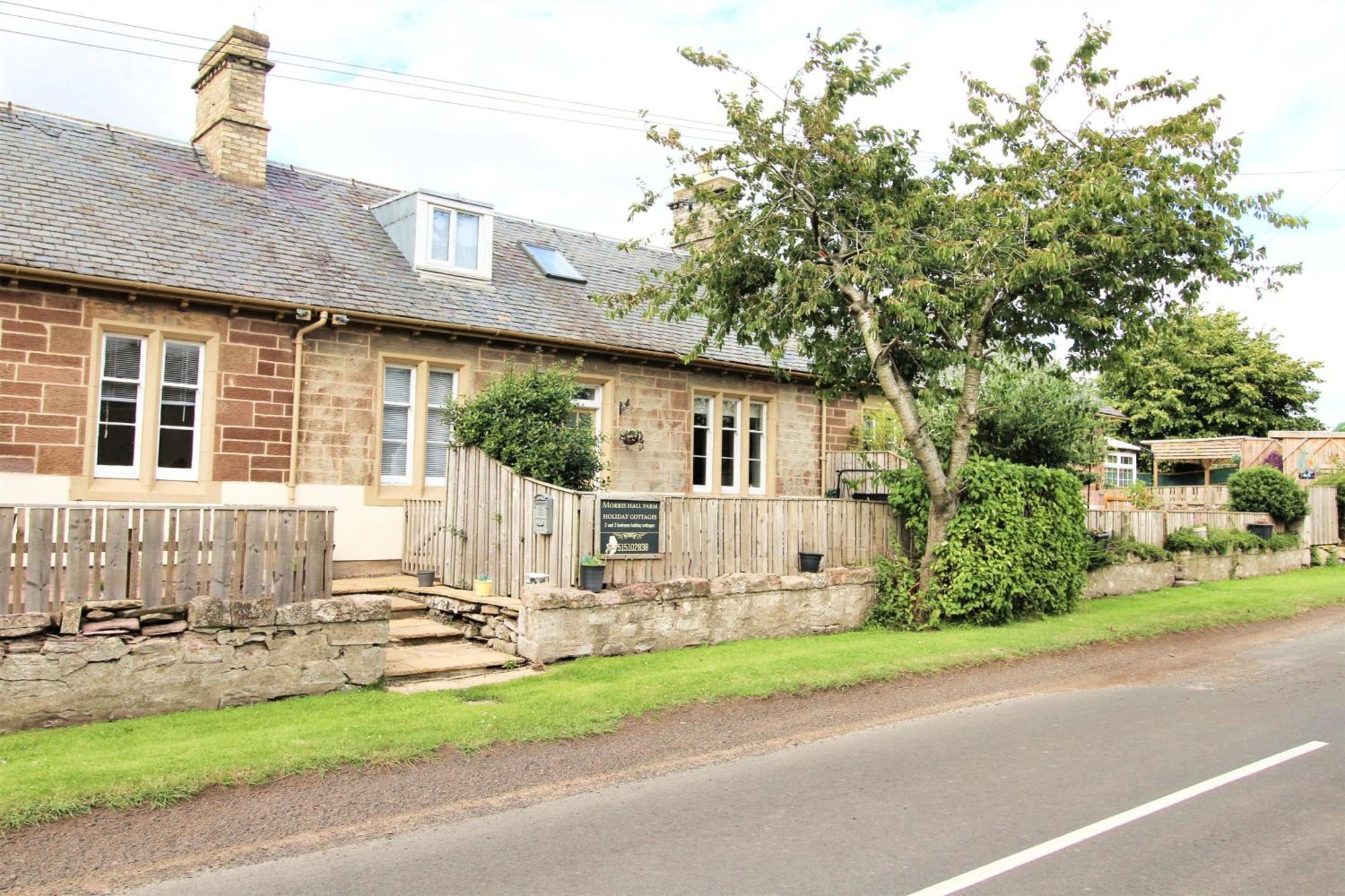 3 Bedrooms 2 Bath Balcony Garden Dogs Free Holiday home *