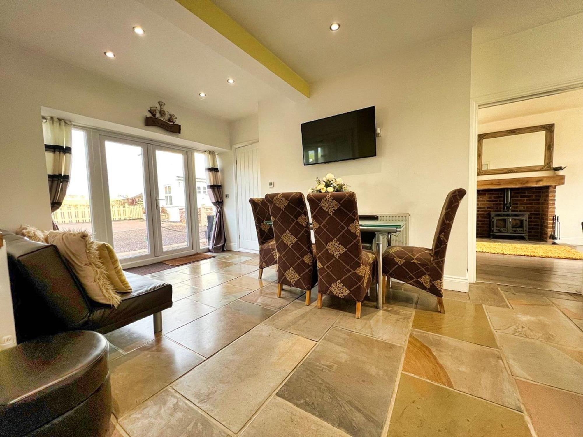 3 Bedrooms 2 Bath Balcony Garden Dogs Free Berwick Upon Tweed