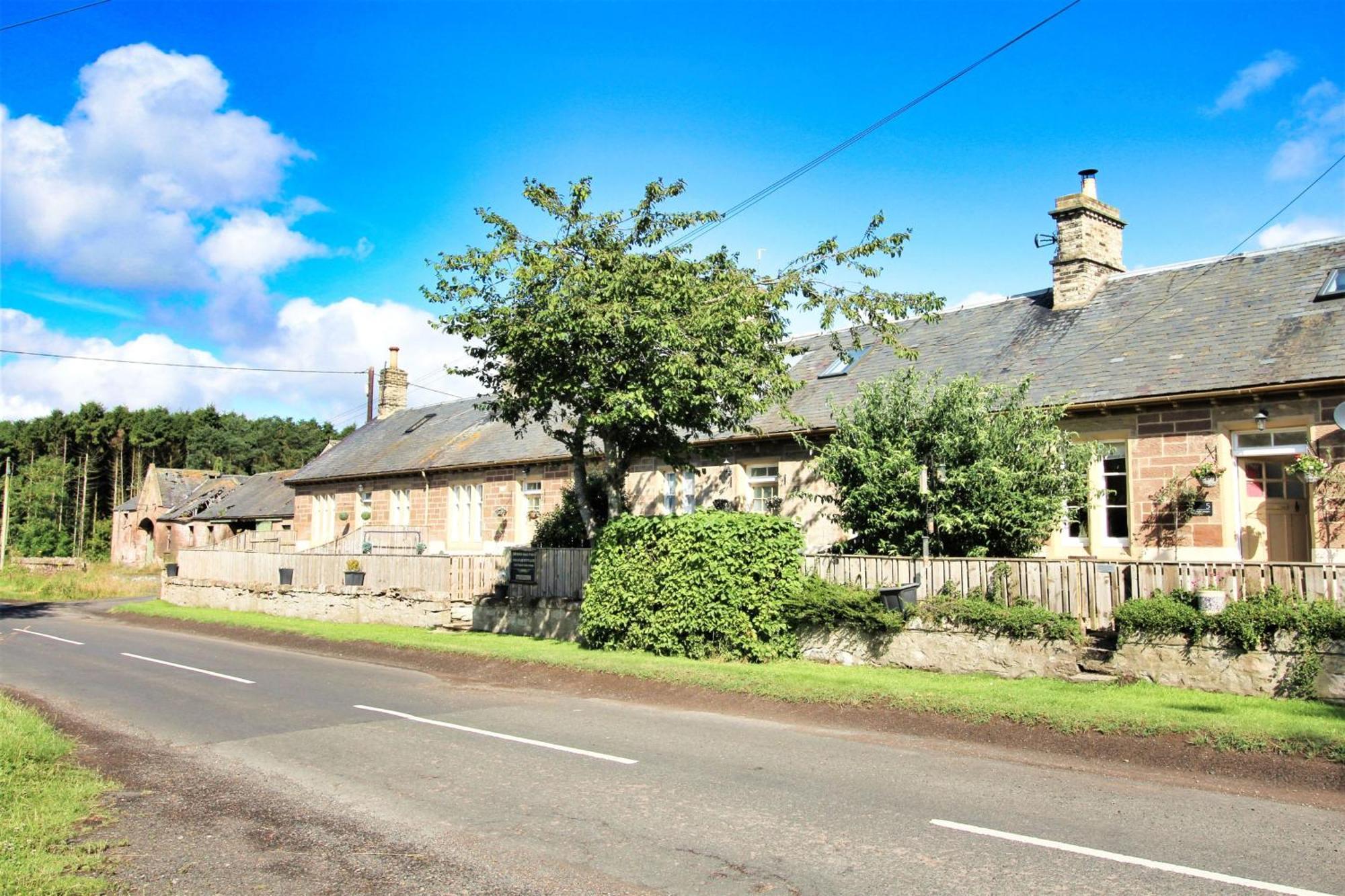 Holiday home 3 Bedrooms 2 Bath Balcony Garden Dogs Free Berwick Upon Tweed
