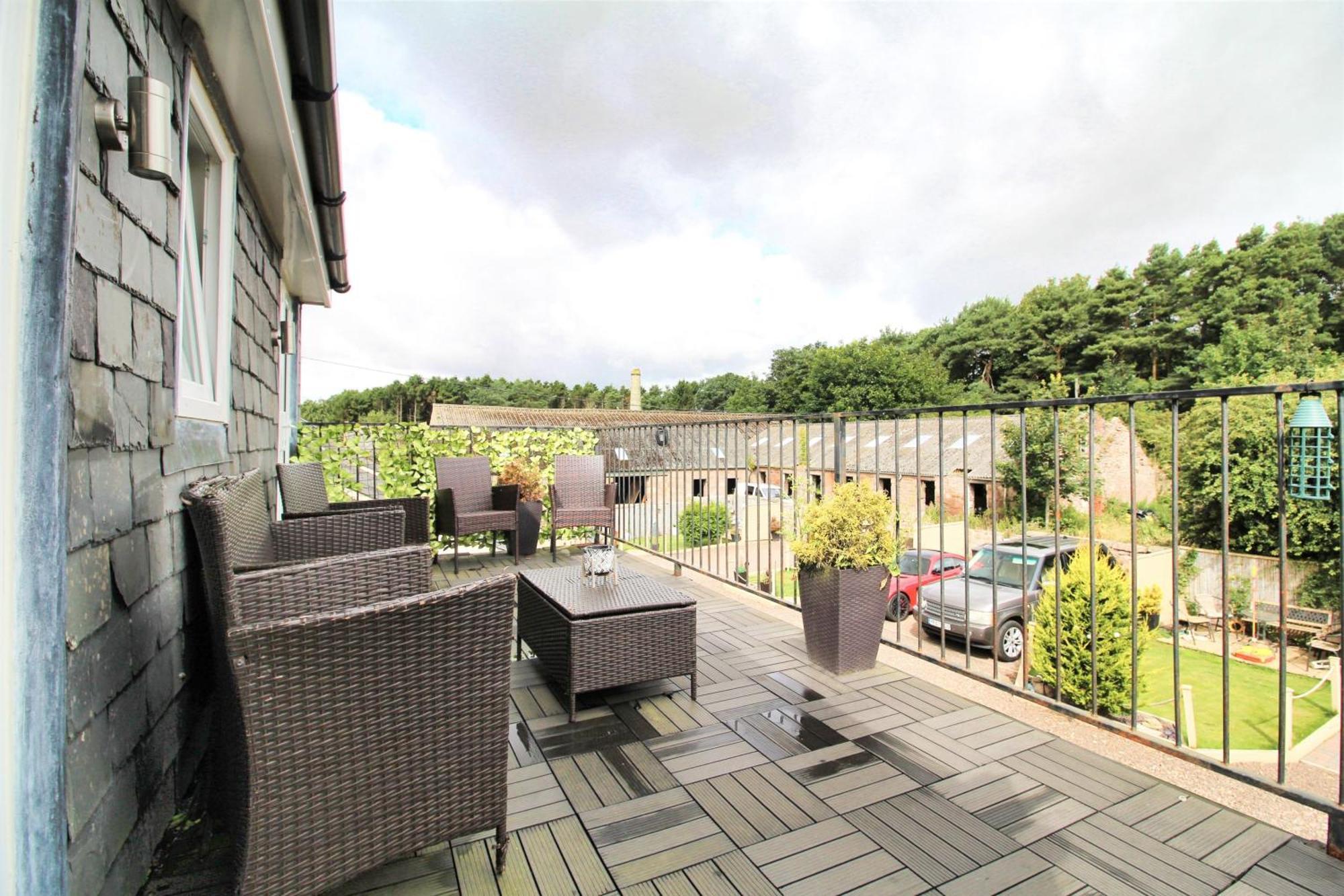 3 Bedrooms 2 Bath Balcony Garden Dogs Free